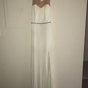 Causal dress with a slit on leg